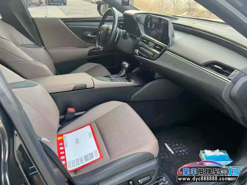 22年雷克萨斯ES轿车抵押车出售