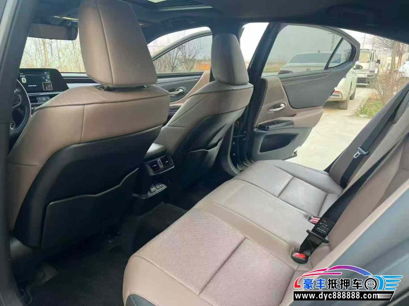 22年雷克萨斯ES轿车抵押车出售