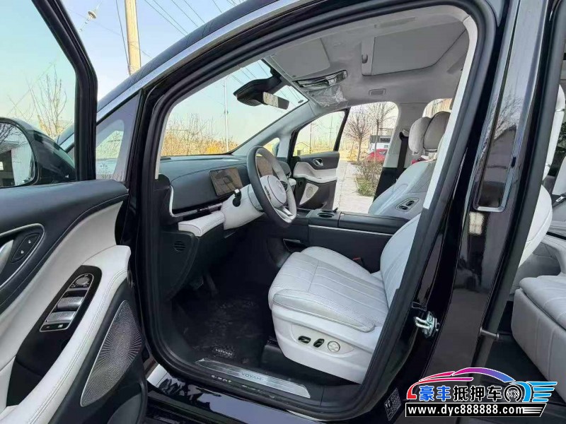 25年岚图梦想家轿车抵押车出售