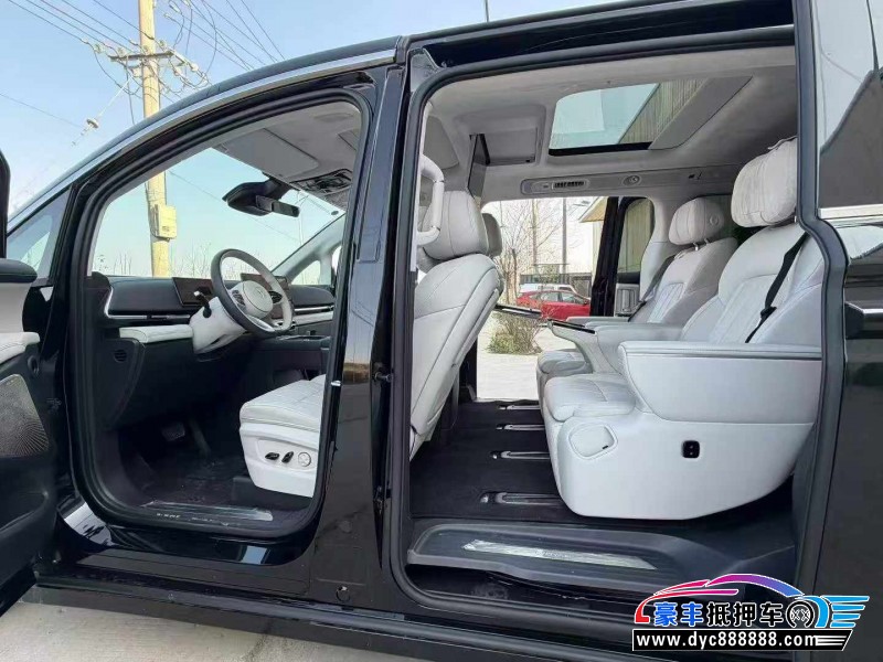 25年岚图梦想家轿车抵押车出售