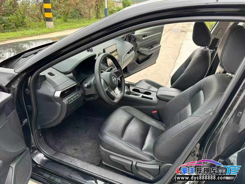 22年日产天籁轿车抵押车出售