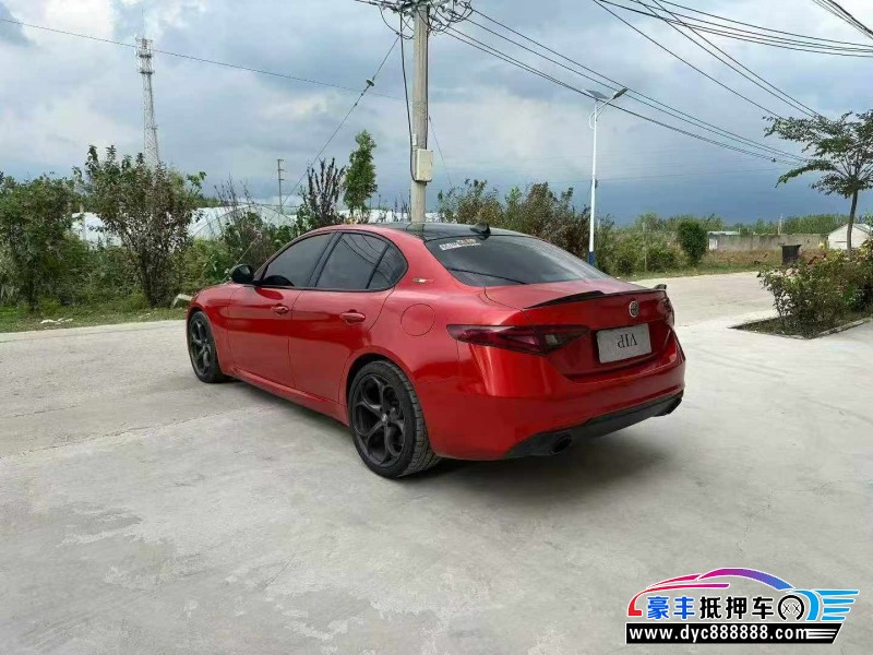 20年阿尔法·罗密欧Giulia轿车抵押车出售