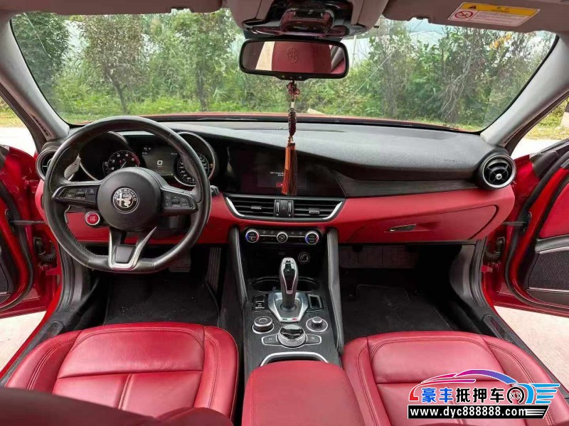 20年阿尔法·罗密欧Giulia轿车抵押车出售
