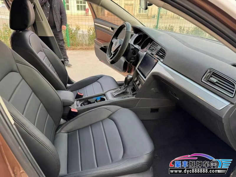 16年大众凌渡轿车抵押车出售