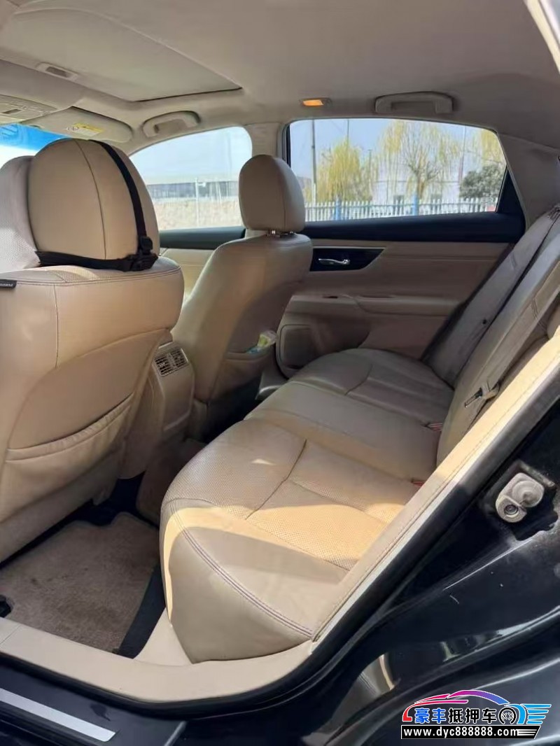 18年日产天籁轿车抵押车出售