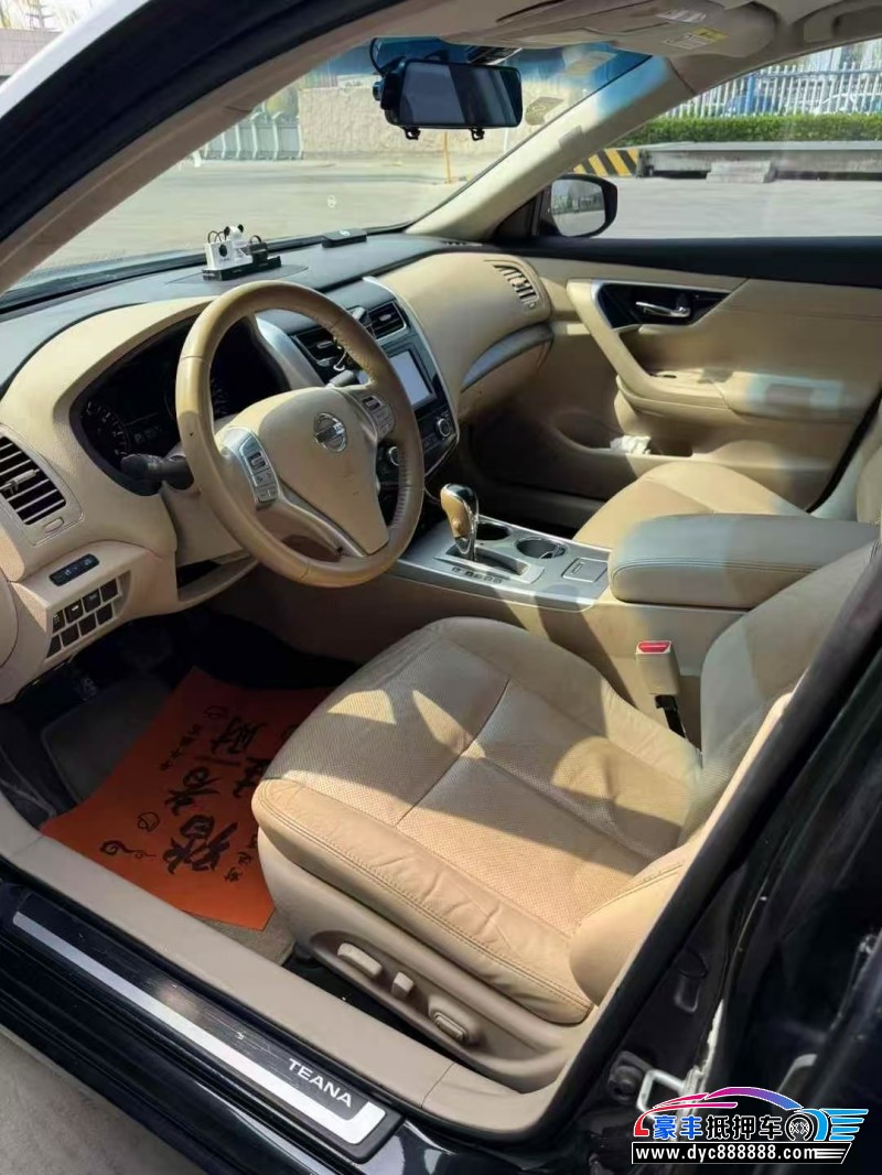 18年日产天籁轿车抵押车出售