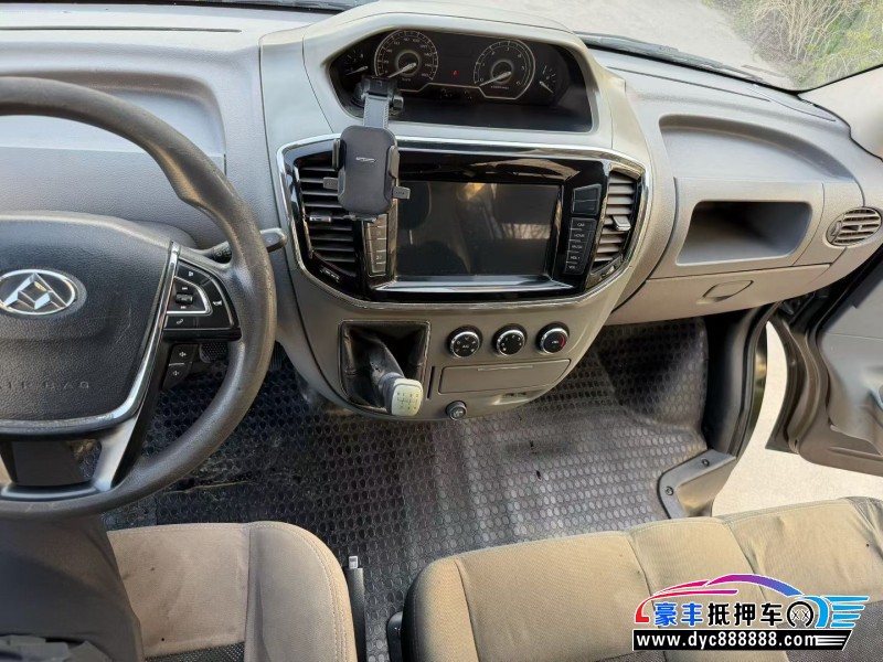 18年上汽大通V80轿车抵押车出售