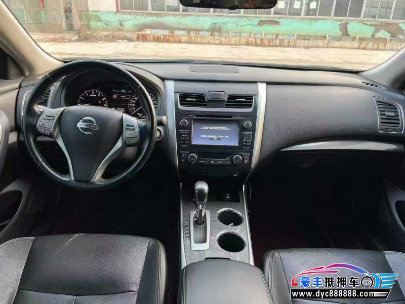 15年日产天籁轿车抵押车出售