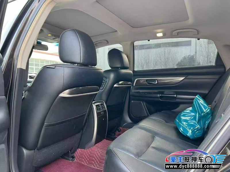 15年日产天籁轿车抵押车出售