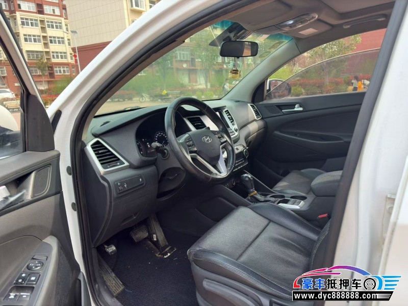 17年现代途胜轿车抵押车出售