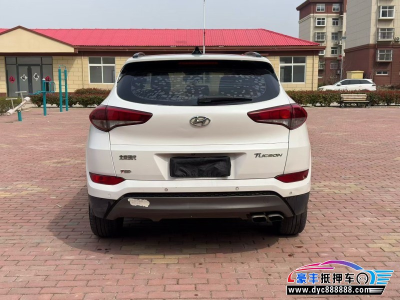 17年现代途胜轿车抵押车出售