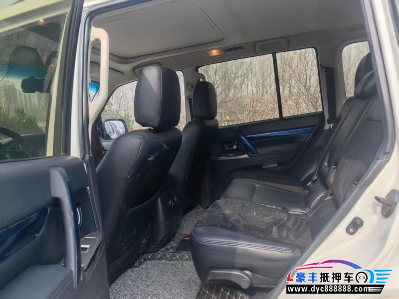 19年三菱帕杰罗SUV抵押车出售