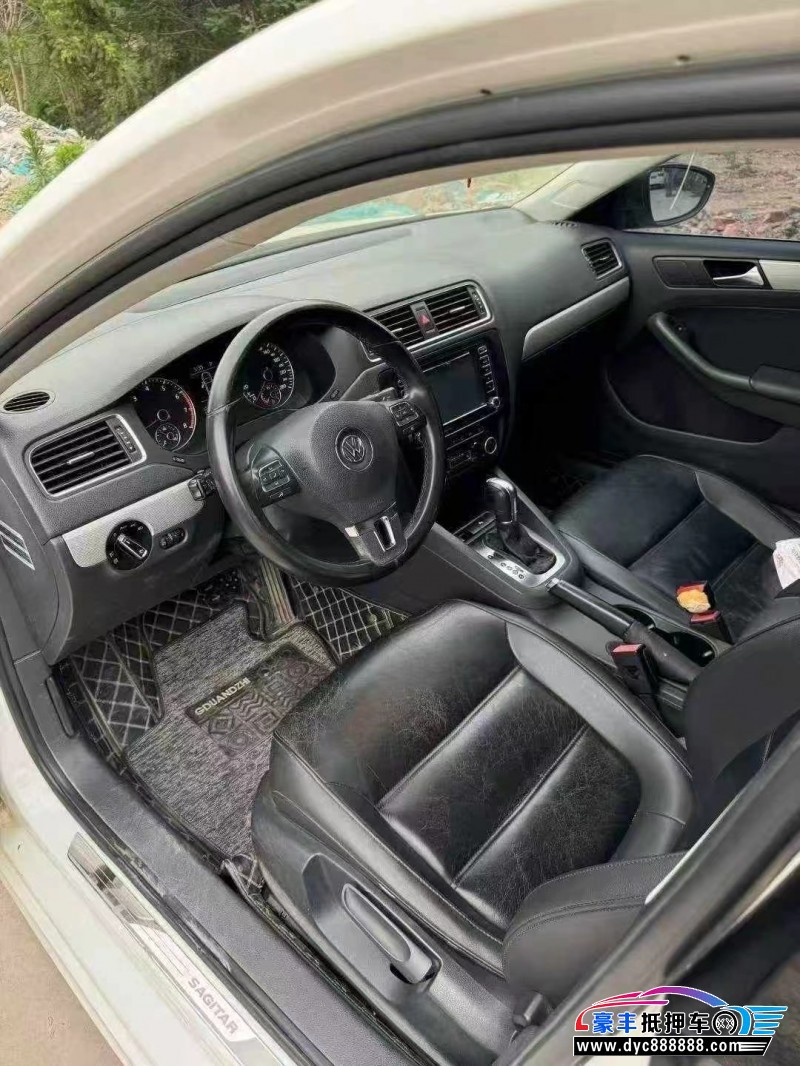 14年大众速腾轿车抵押车出售