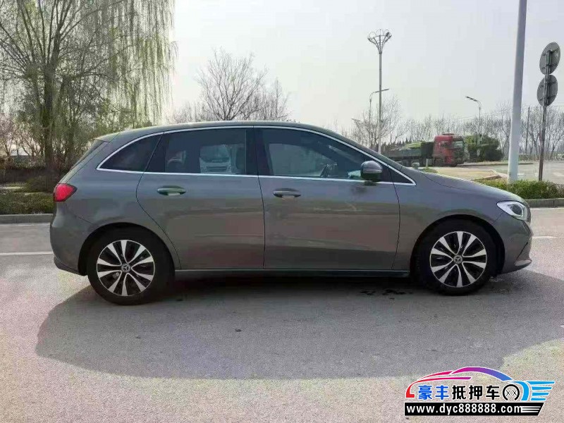 21年奔驰B轿车抵押车出售