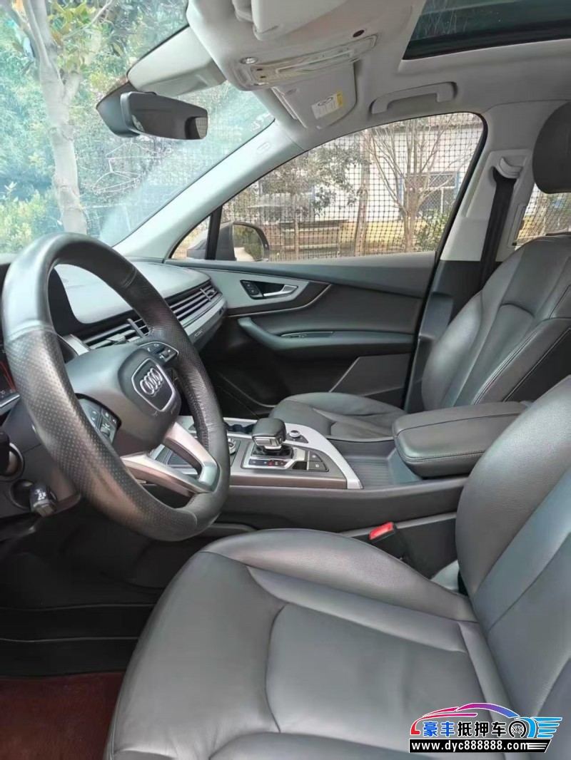 17年奥迪Q7轿车抵押车出售