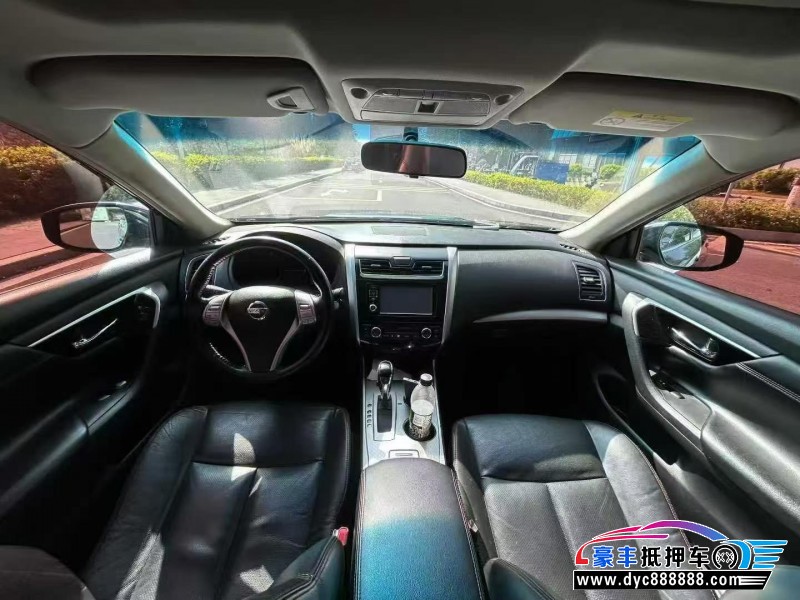 17年日产天籁轿车抵押车出售