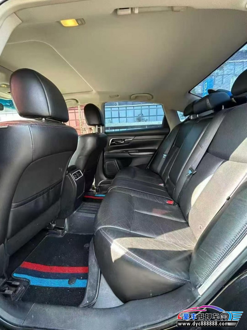 17年日产天籁轿车抵押车出售