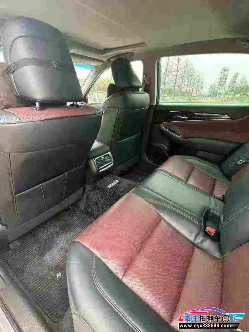 18年丰田皇冠轿车抵押车出售