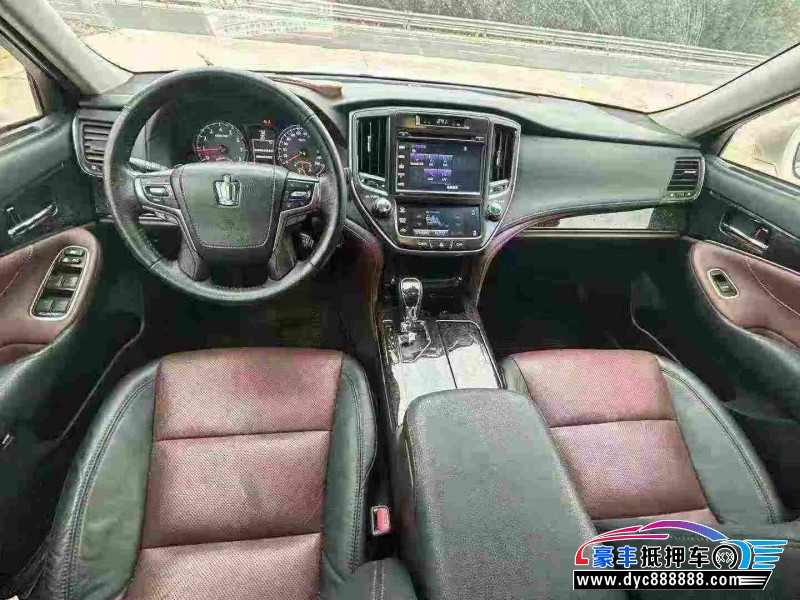 18年丰田皇冠轿车抵押车出售