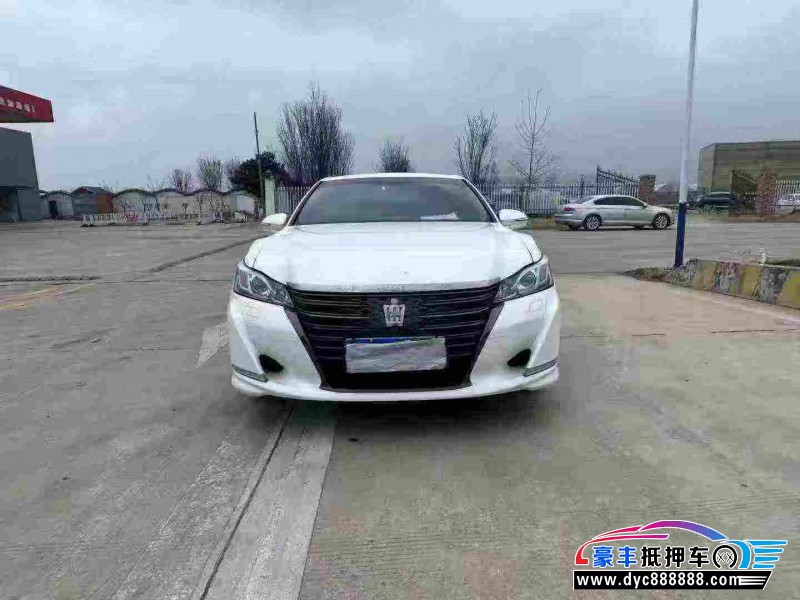 抵押车出售18年丰田皇冠轿车