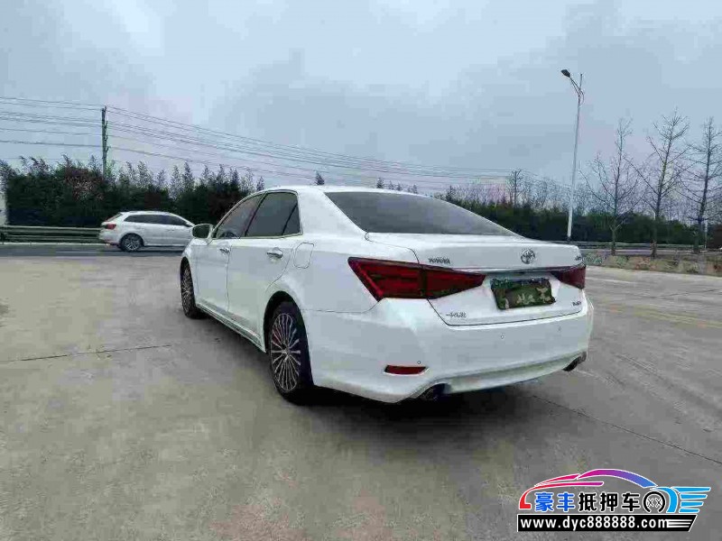 18年丰田皇冠轿车抵押车出售