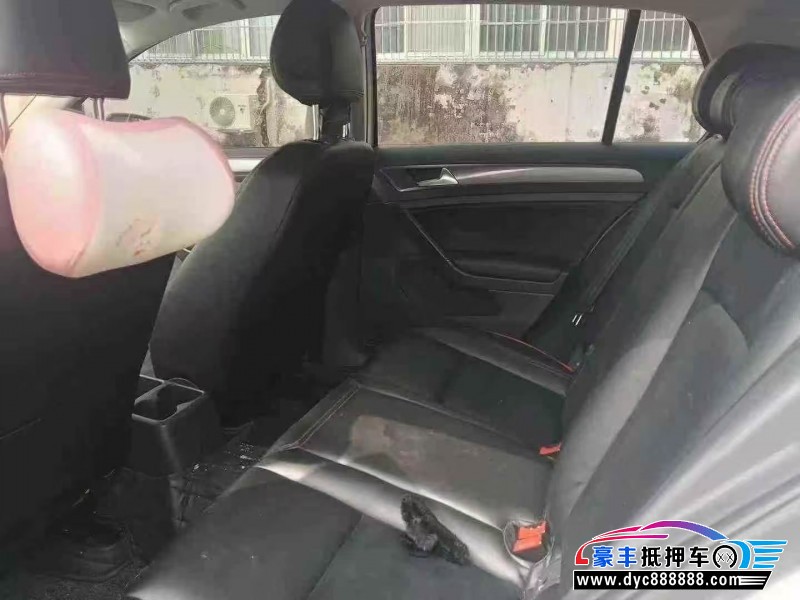 14年大众高尔夫轿车抵押车出售