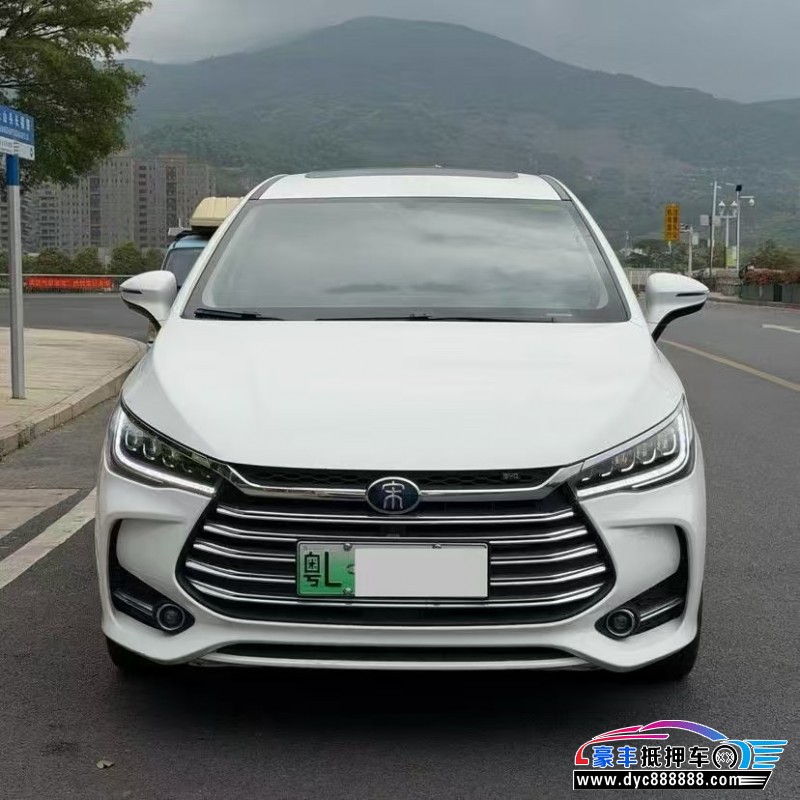 20年比亚迪宋轿车