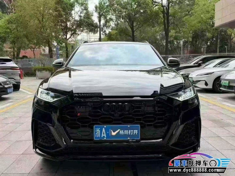抵押车出售22年奥迪Q8轿车