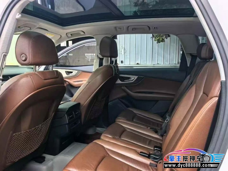 17年奥迪Q7轿车抵押车出售