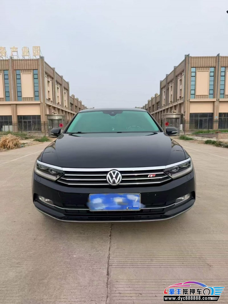 抵押车出售18年大众迈腾轿车