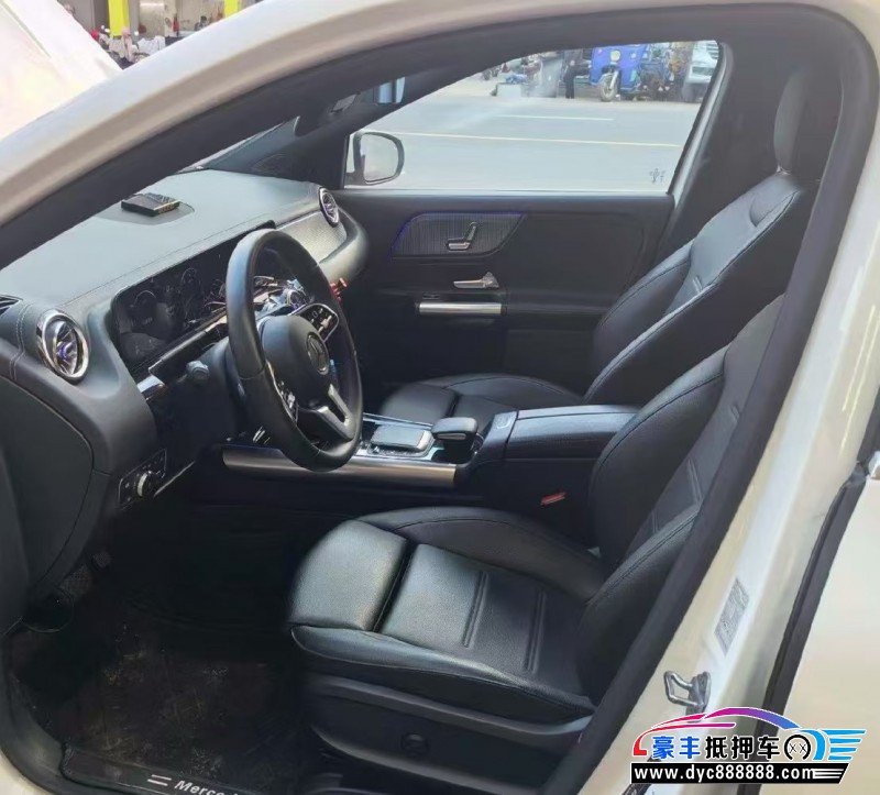 20年奔驰GLA轿车抵押车出售