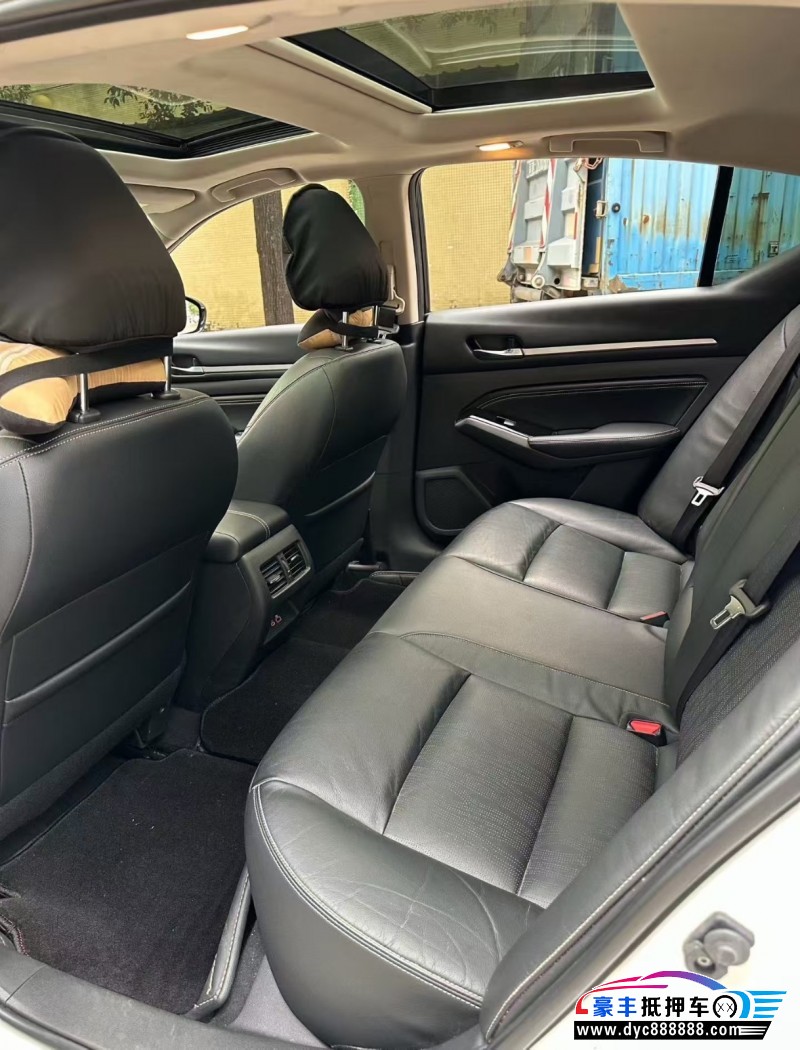 21年日产天籁轿车抵押车出售