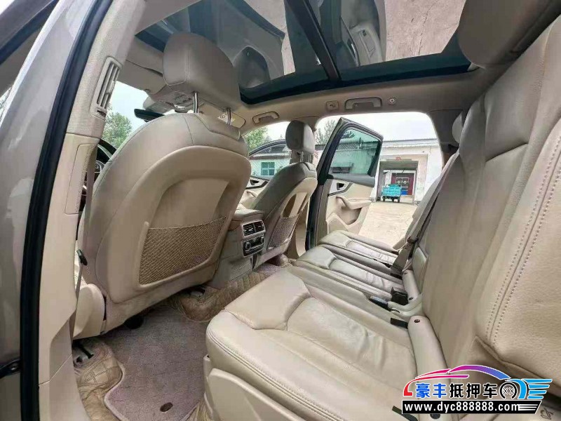 17年奥迪Q7轿车抵押车出售