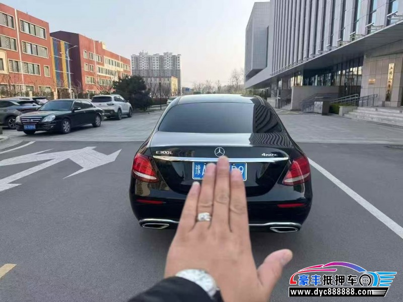 17年奔驰E轿车抵押车出售