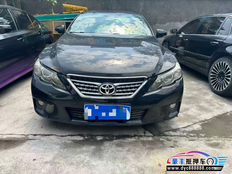 抵押车出售13年丰田锐志轿车