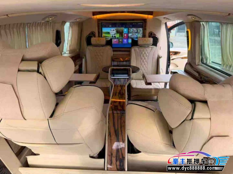 19年奔驰威霆轿车抵押车出售