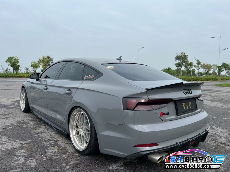 17年奥迪A5轿车抵押车出售