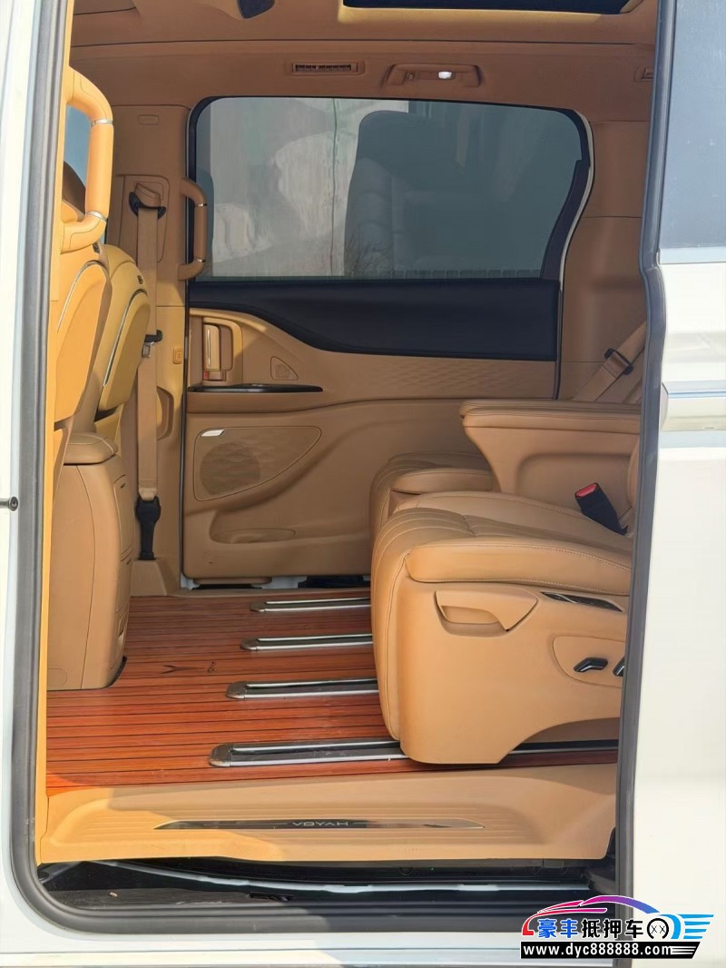 23年岚图梦想家轿车抵押车出售