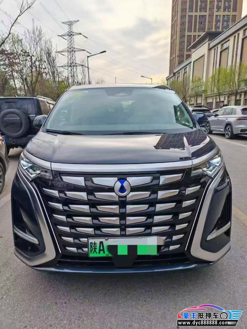 抵押车出售23年腾势D9轿车