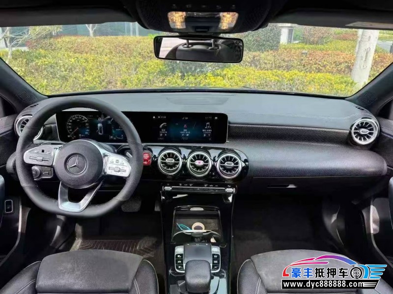 20年奔驰A轿车抵押车出售