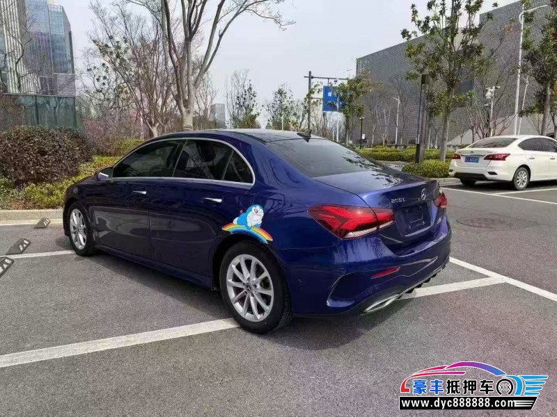 20年奔驰A轿车抵押车出售