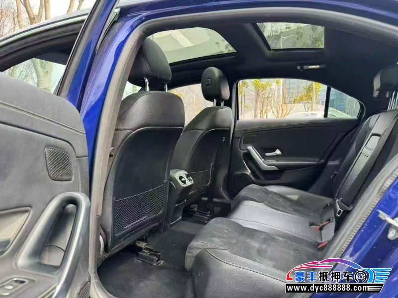 20年奔驰A轿车抵押车出售