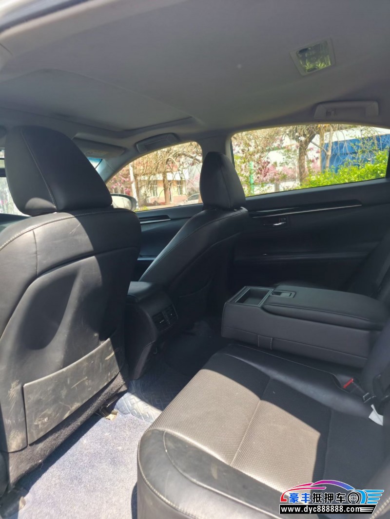 14年雷克萨斯ES轿车抵押车出售