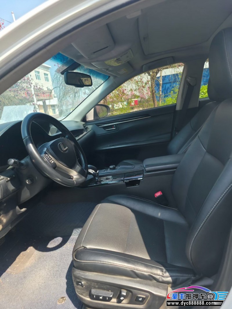 14年雷克萨斯ES轿车抵押车出售