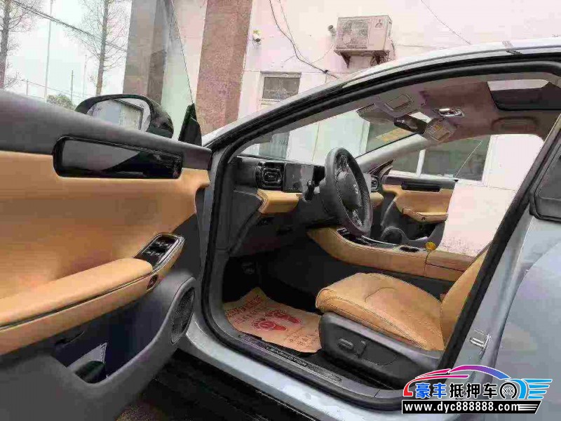 25年零跑c01轿车抵押车出售