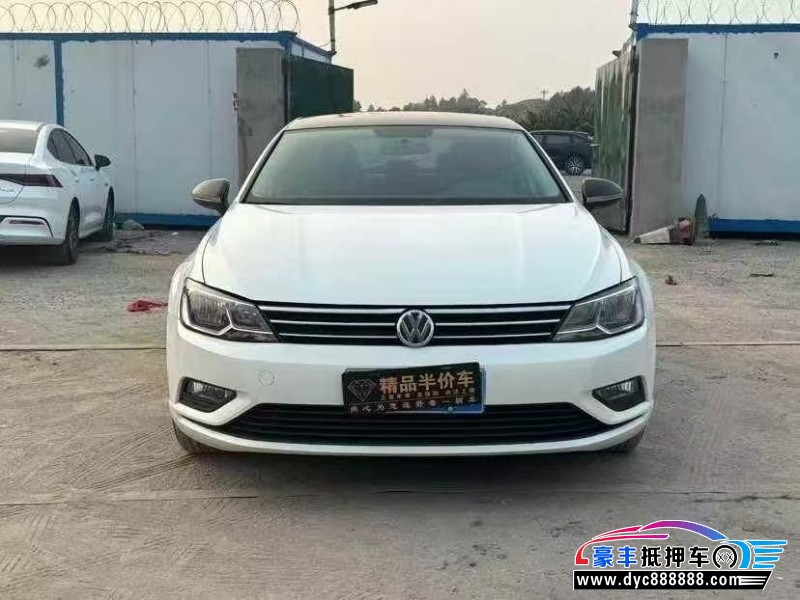 抵押车出售17年大众凌渡轿车