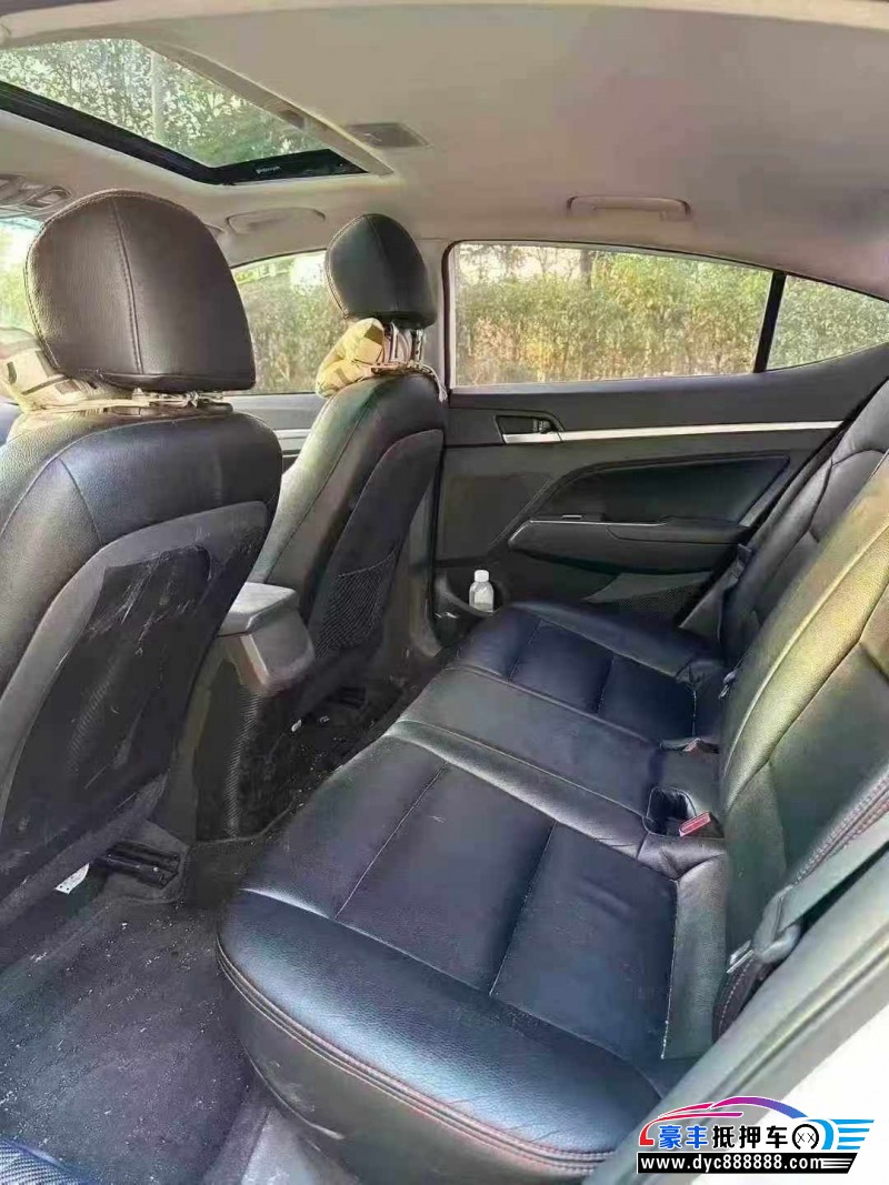 17年现代领动轿车抵押车出售