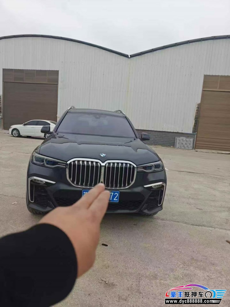 抵押车出售21年宝马X7轿车