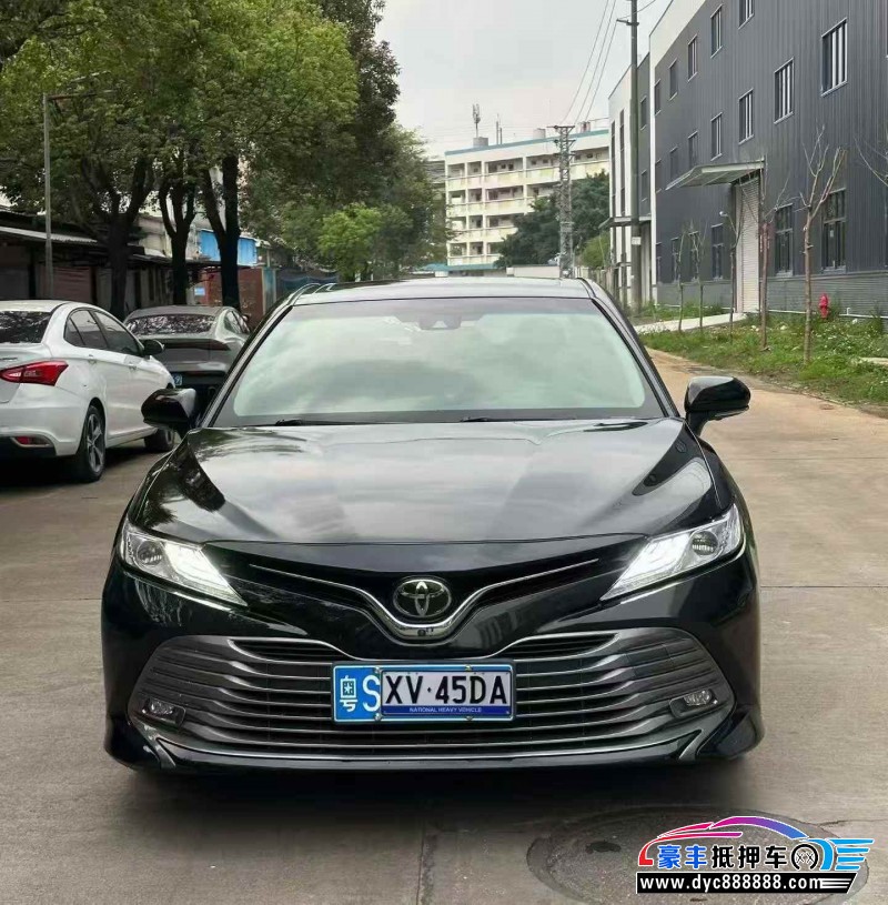 抵押车出售19年丰田凯美瑞轿车