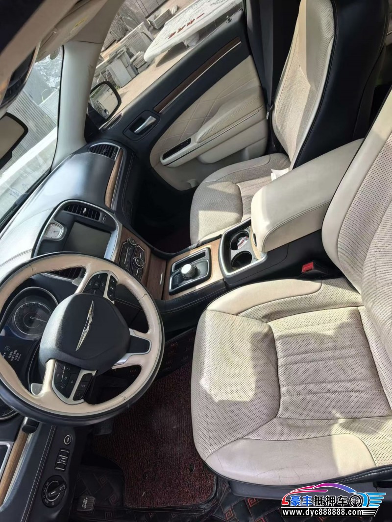 17年克莱斯勒300C轿车抵押车出售